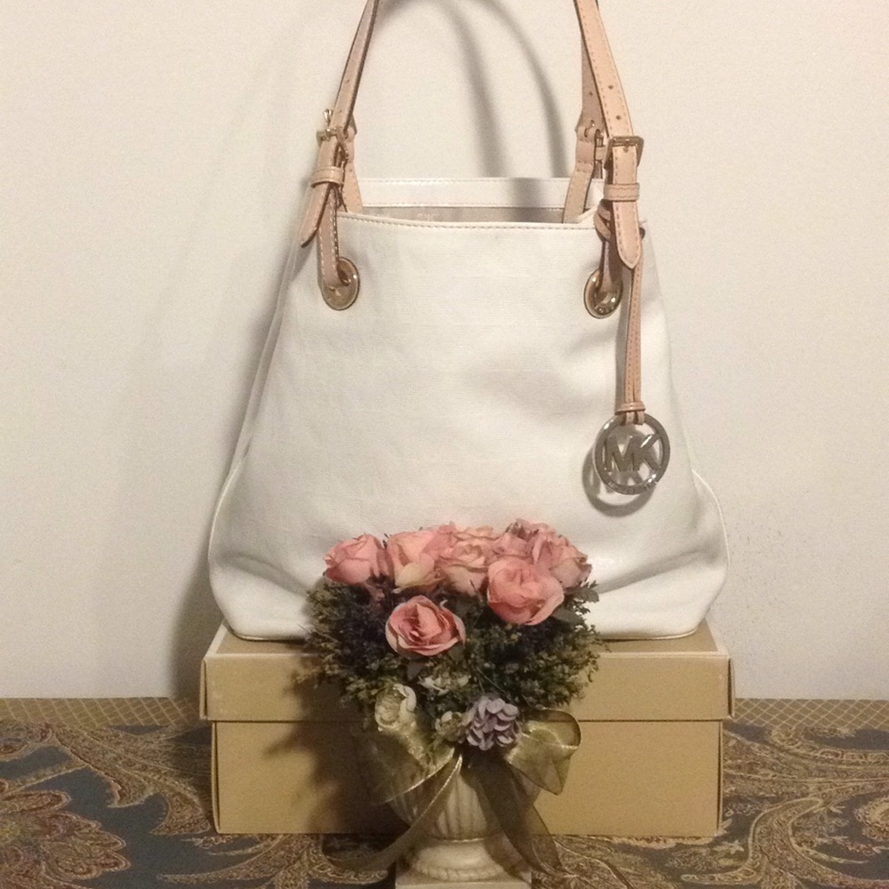 ❤SOLD❤SOLD❤ITS BEEN SOLD❤MICHAEL KORS WHITE TOTE